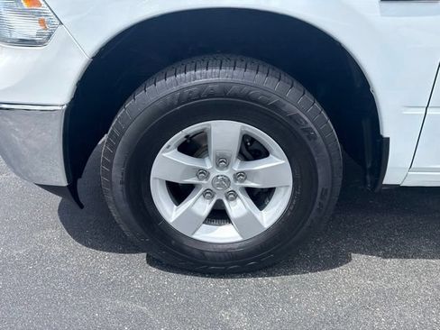 Used 2022 RAM 1500 Classic SLT AWD/4WD image 9