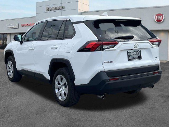 Used 2024 Toyota RAV4 LE AWD/4WD image 5