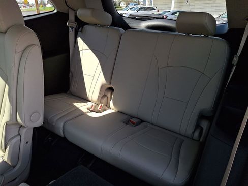 Used 2019 Buick Enclave Essence image 11