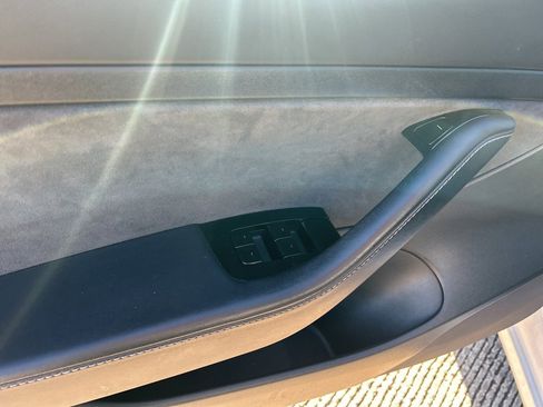 Used 2020 Tesla Model 3 Standard Range image 9