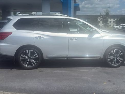 Used 2019 Nissan Pathfinder Platinum FWD image 8