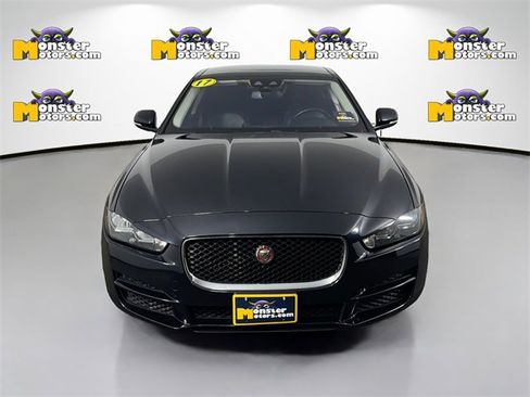 Used 2017 Jaguar XE Prestige image 2