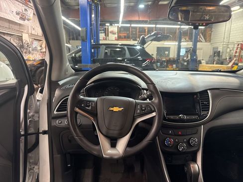Used 2022 Chevrolet Trax LT w/ Premium Seat Package image 14