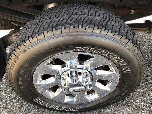 Used 2019 Ford F350 Lariat w/ Chrome Package image 25