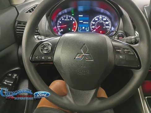 Used 2024 Mitsubishi Eclipse Cross LE image 9