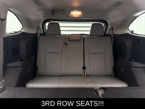 Used 2023 Toyota Highlander XLE FWD image 11