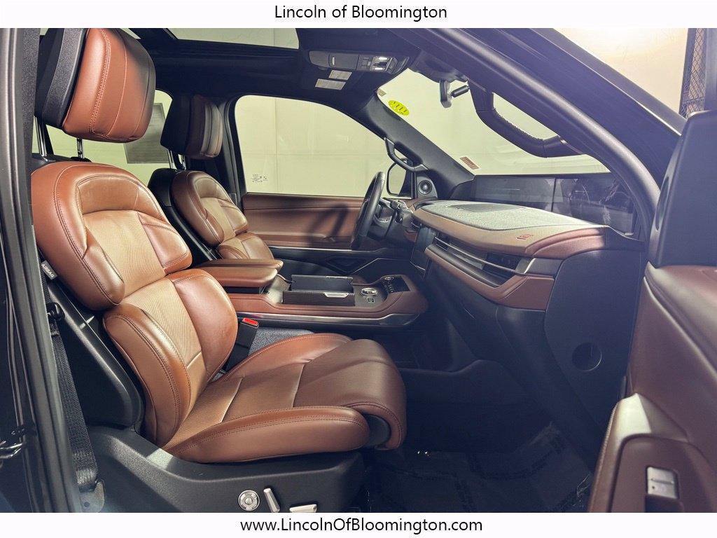 Used 2025 Lincoln Navigator L Reserve AWD/4WD image 13