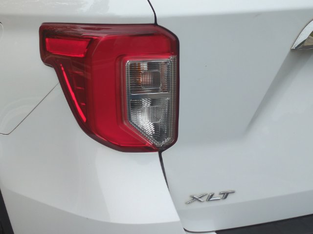 Used 2023 Ford Explorer XLT AWD/4WD image 21