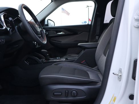 Used 2023 Chevrolet TrailBlazer LT w/ Convenience Package image 9