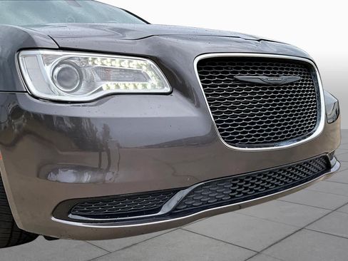 Used 2020 Chrysler 300 Touring w/ Sport Appearance Package RWD image 28