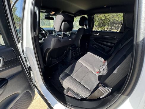 Used 2018 Jeep Grand Cherokee Laredo RWD image 22