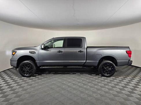 Used 2019 Nissan Titan SV w/ SV Convenience Package image 3