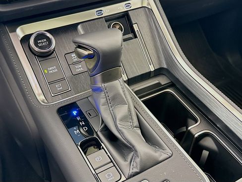 Used 2025 Lexus GX 550 w/ Accessory Package (2T) image 18