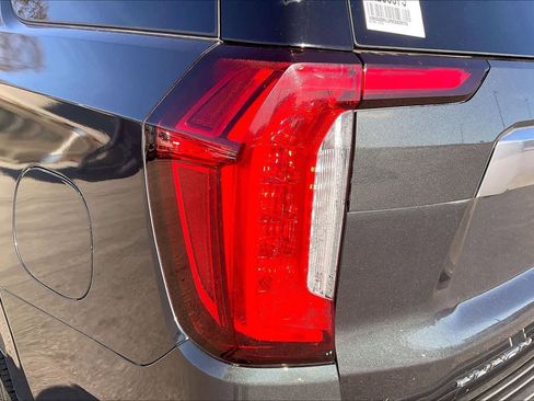 Used 2021 GMC Yukon Denali w/ Denali Premium Package image 28