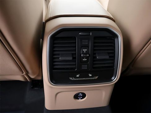 New 2026 Porsche Macan image 22