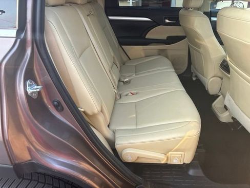 Used 2018 Toyota Highlander XLE AWD/4WD image 21