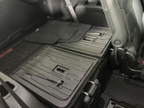 Used 2019 GMC Acadia SLT w/ Black Edition image 24