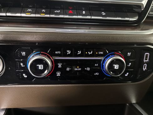 Used 2022 GMC Sierra 1500 SLT w/ SLT Convenience Package image 19