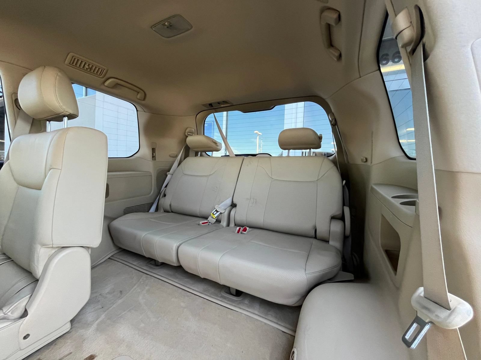 Used 2011 Lexus LX 570 4WD w/ Luxury Pkg image 39