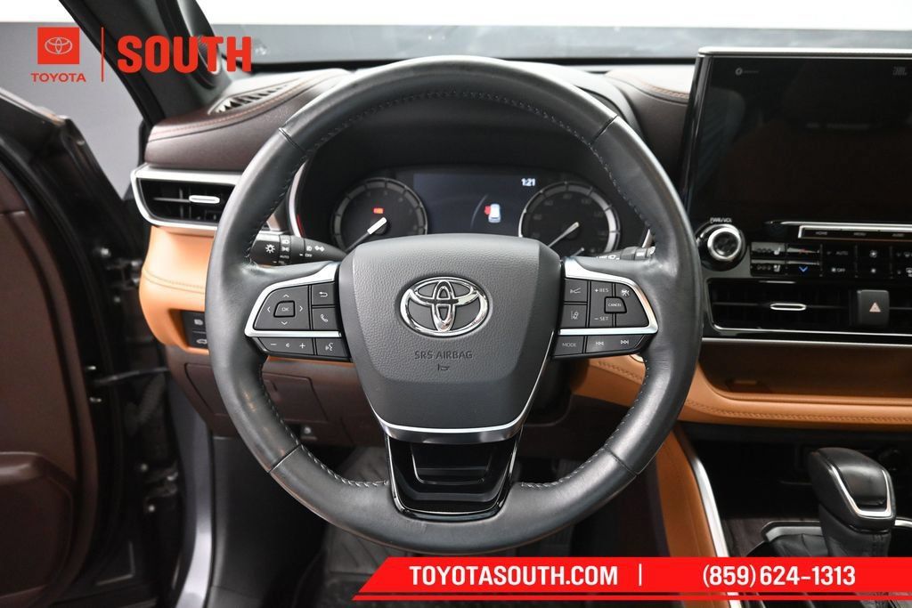 Used 2020 Toyota Highlander Platinum AWD/4WD image 21
