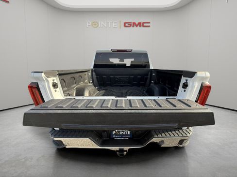 Used 2025 GMC Sierra 1500 SLT image 32