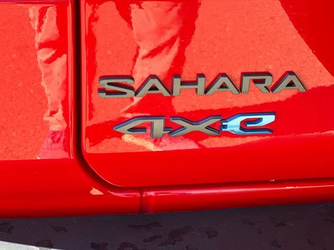 Used 2025 Jeep Wrangler Unlimited Sahara AWD/4WD image 40