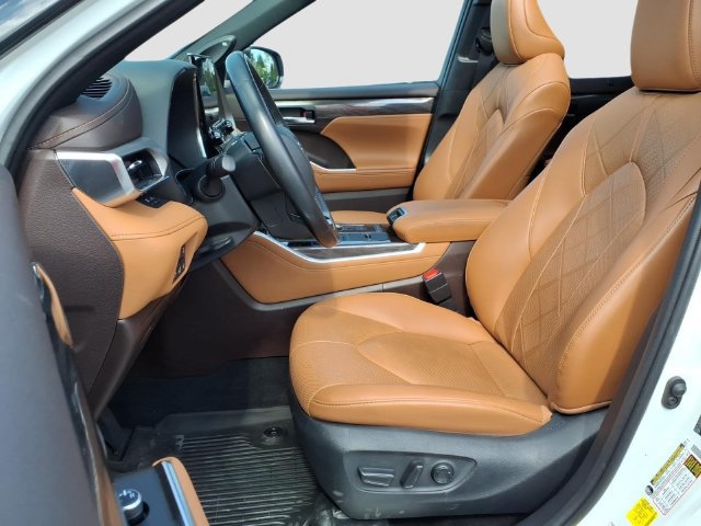 Used 2021 Toyota Highlander Platinum AWD/4WD image 18