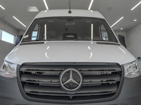 Used 2025 Mercedes-Benz Sprinter 2500 image 23