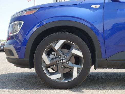 Used 2025 Hyundai Venue Limited FWD image 7