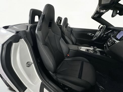 Used 2025 BMW Z4 M40i w/ Premium Package image 25