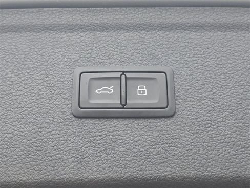 Used 2021 Audi Q5 2.0T Premium w/ Convenience Package image 14