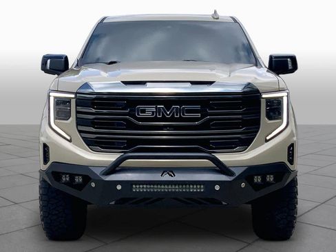 Used 2023 GMC Sierra 1500 AT4 w/ AT4 Premium Package AWD/4WD image 4