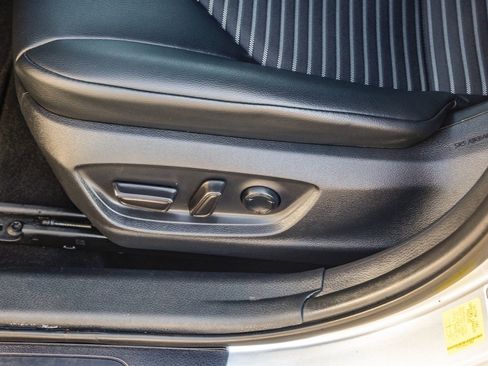 Certified 2020 Toyota Camry SE image 24