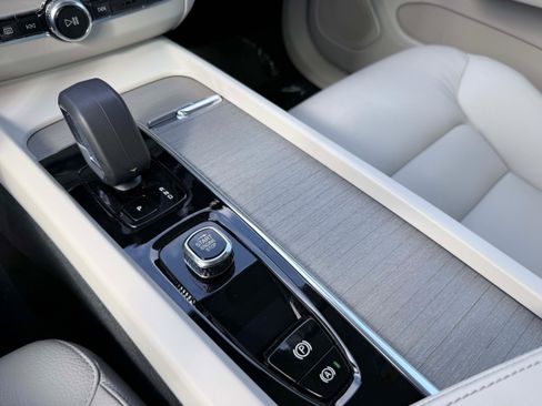 Certified 2024 Volvo XC60 T8 Plus AWD/4WD image 26