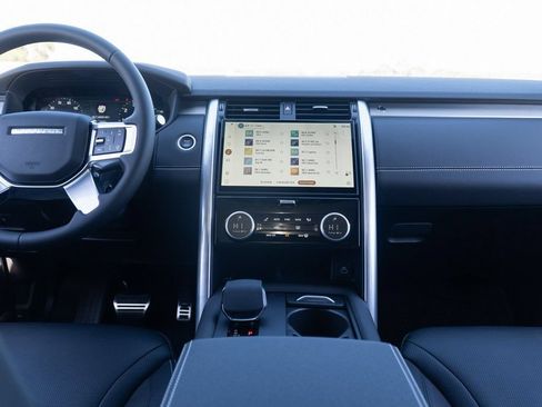 Certified 2025 Land Rover Discovery Dynamic SE AWD/4WD image 16
