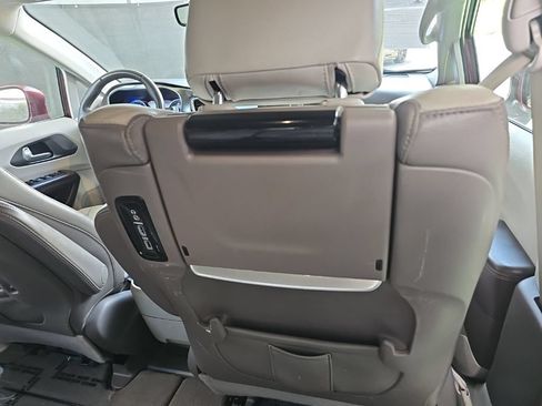 Used 2017 Chrysler Pacifica Touring-L Plus w/ Tire & Wheel Group FWD image 38
