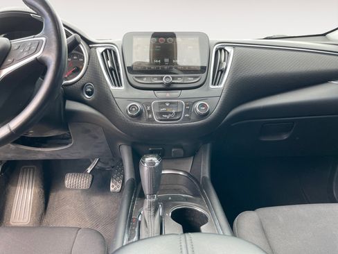 Used 2018 Chevrolet Malibu LT FWD image 15