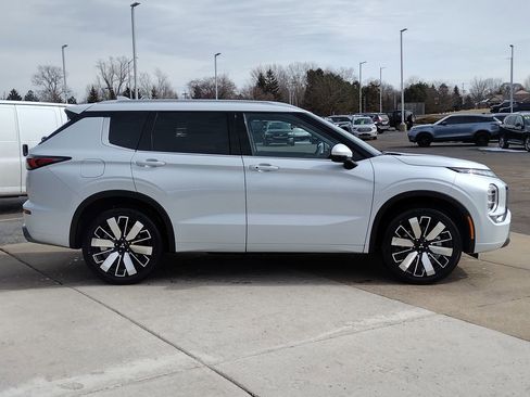 New 2026 Mitsubishi Outlander SEL image 16