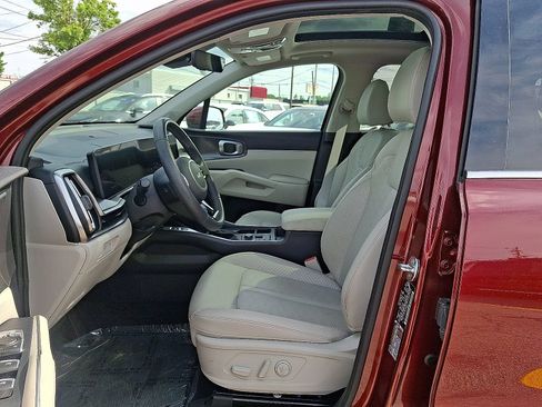 Certified 2025 Kia Sorento EX w/ Panoramic Sunroof Package AWD/4WD image 13