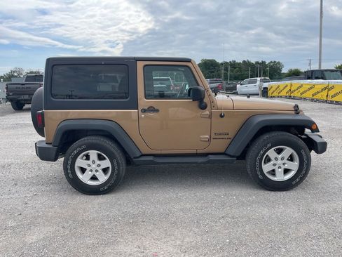 Used 2015 Jeep Wrangler Sport w/ Quick Order Package 24S AWD/4WD image 2