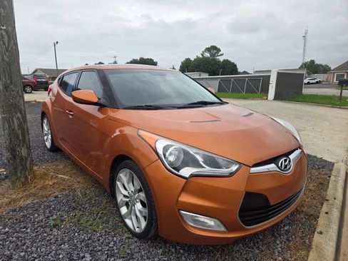 Used 2012 Hyundai Veloster w/ Style Pkg FWD image 3