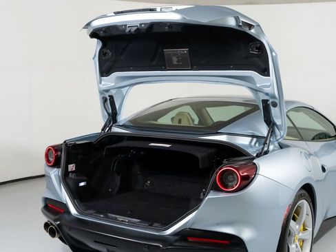 Used 2022 Ferrari Portofino M RWD image 16