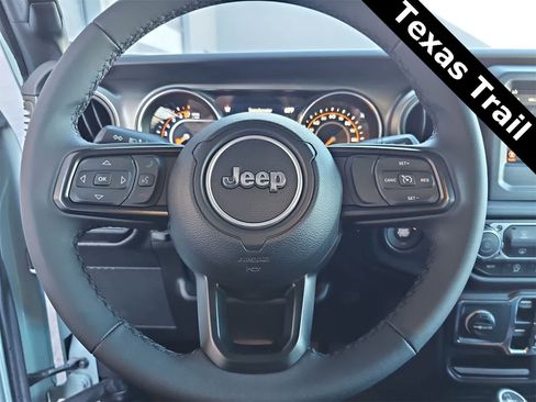 Used 2023 Jeep Gladiator Sport image 19