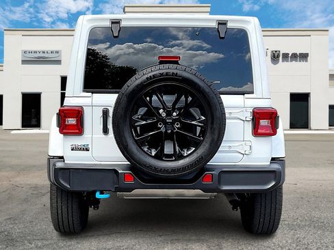 Used 2024 Jeep Wrangler Sahara image 4