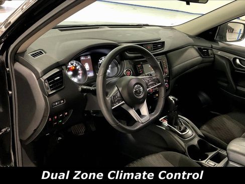 Used 2020 Nissan Rogue SV FWD image 4
