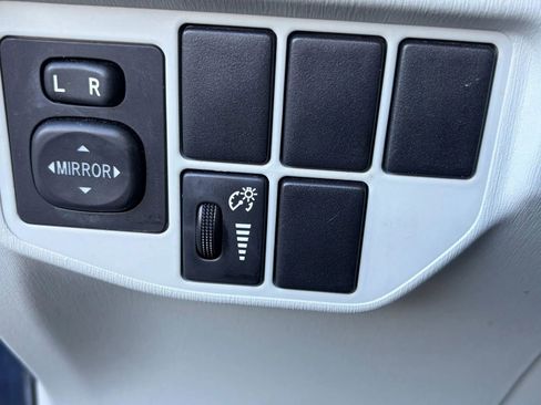 Used 2012 Toyota Prius Three image 25