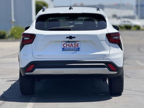New 2025 Chevrolet Trax LT w/ Driver Confidence Package image 5