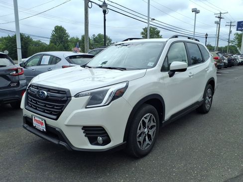Certified 2023 Subaru Forester Premium AWD/4WD image 5