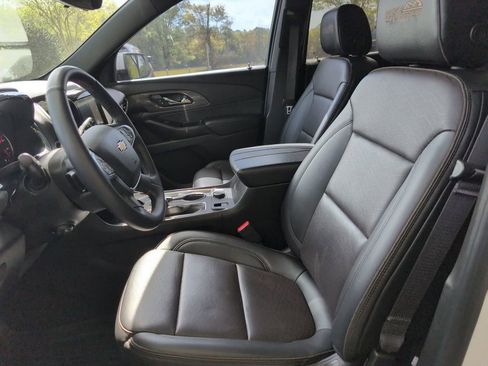 Used 2023 Chevrolet Traverse High Country AWD/4WD image 14