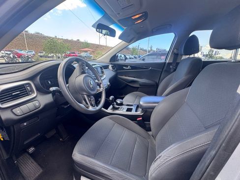 Used 2018 Kia Sorento L FWD image 8